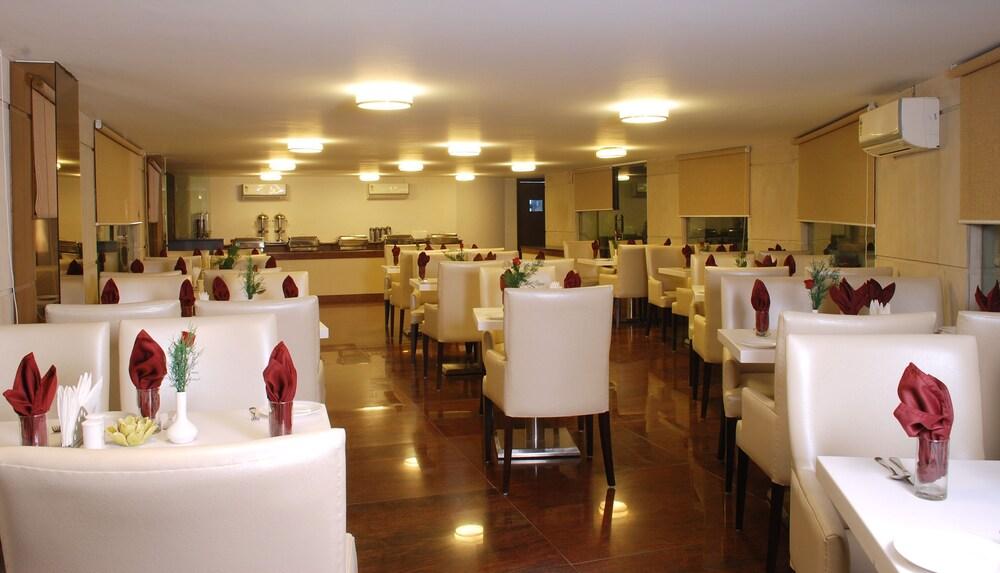 Africa Avenue Gk - 1 Hotel New Delhi Ngoại thất bức ảnh